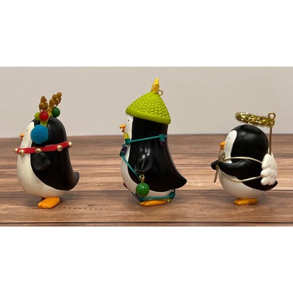 SET OF 3 2007 HALLMARK KEEPSAKE ORNAMENT SOUTH POLE PALS PENGUINS IN CHEER GEAR - Picture 8 of 12